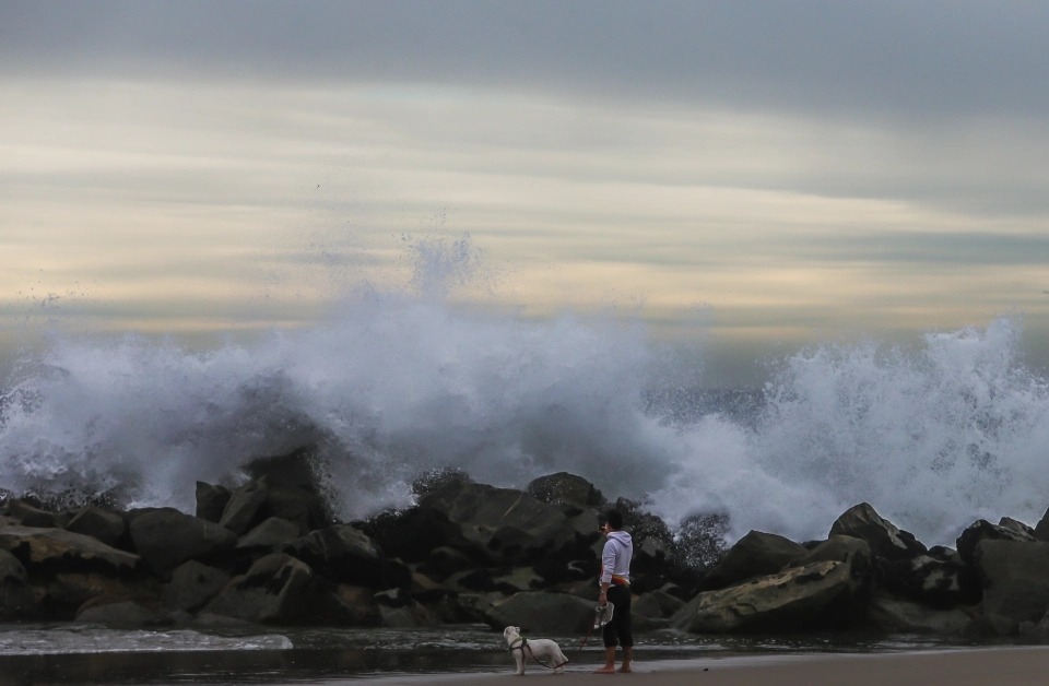 Waves as high at 4.1ft have been recorded in California