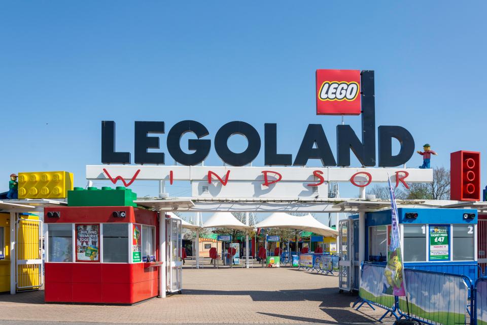 The attraction will see three Lego-themed indoor golf courses where guests can stay overnight