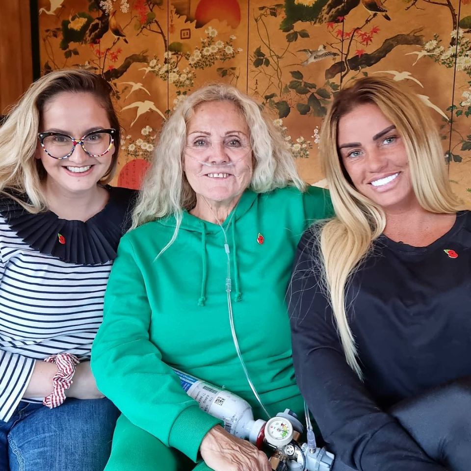 Katie with her mum Amy and sister Sophie, left