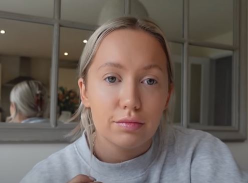 Influencer Elle Darby has issued a second grovelling apology after her former racist Tweets re-surfaced