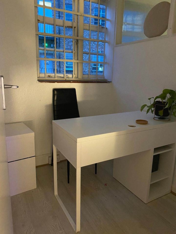 A tiny room is being marketed for £250 a month - but social media users say it most closely resembles a prison cell