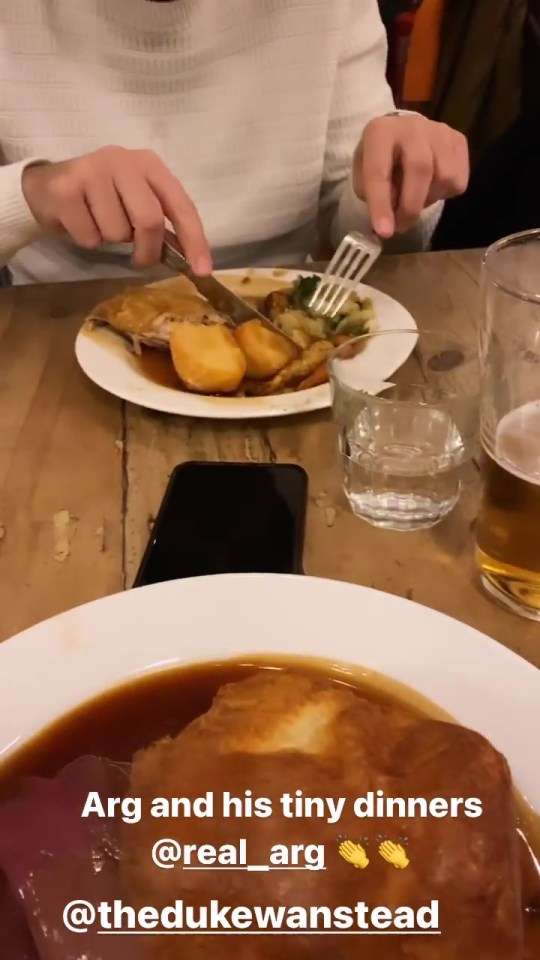 Diags showed fans Arg's "tiny" roast dinner