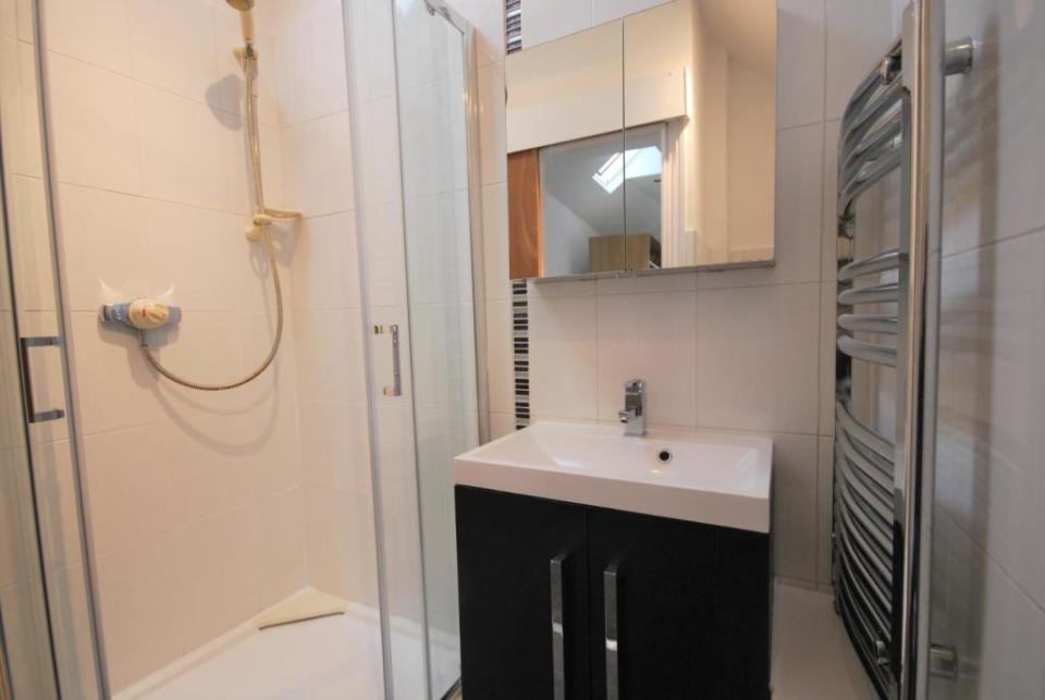 It features an en-suite bathroom, gas central heating, double glazing, and no onward chain