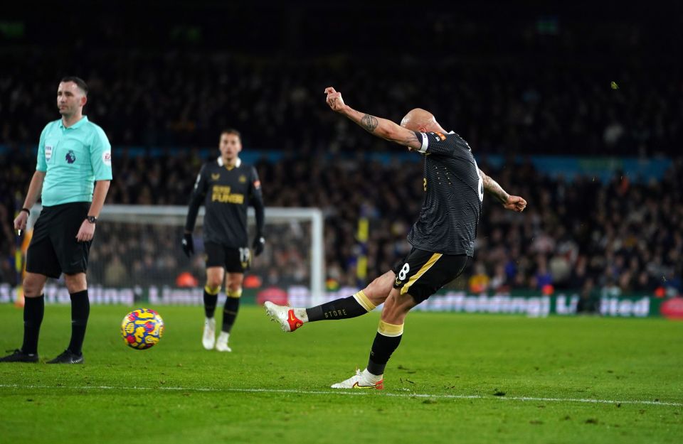 Shelvey's free kicks secures all three points for Newcastle