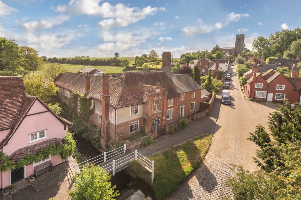 The main house has 6,232 sq ft of accommodation