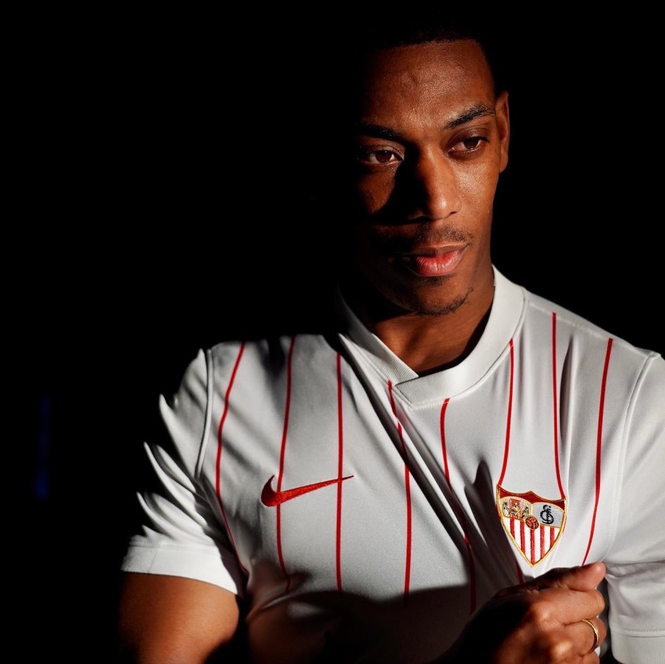 Anthony Martial has completed his loan move to Sevilla from Manchester United