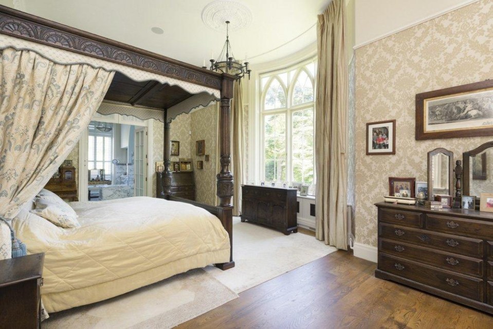 The luxurious interior features a four-poster bed in one of the six bedrooms