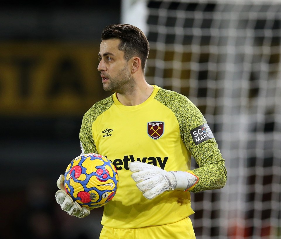 West Ham star Lukasz Fabianski is ready to sign a one-year extension at the London Stadium