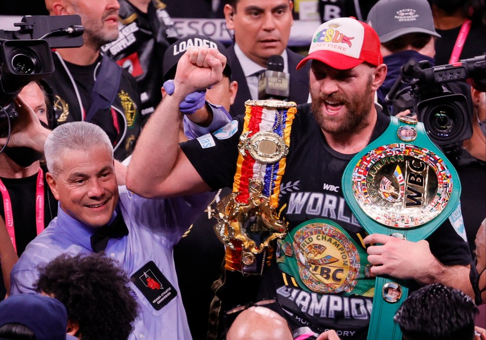 Tyson Fury will defend his WBC heavyweight title against Dillian Whyte this spring