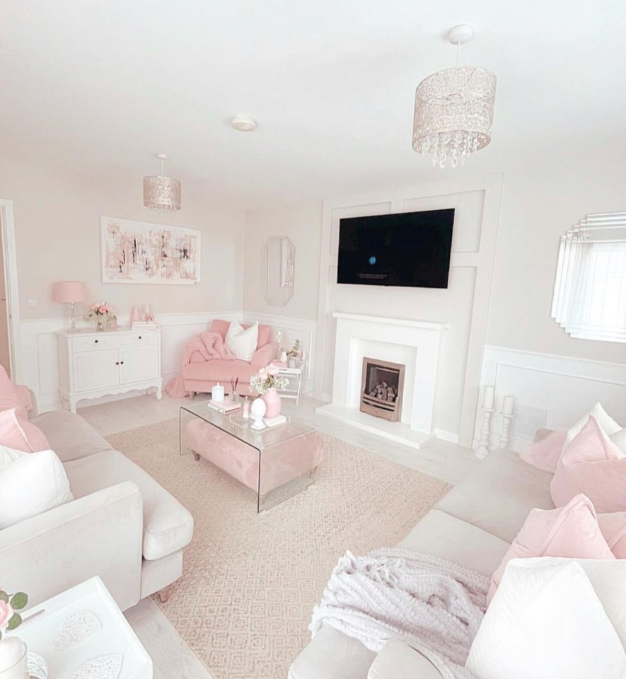 Now the front room is bright, soft and luxurious