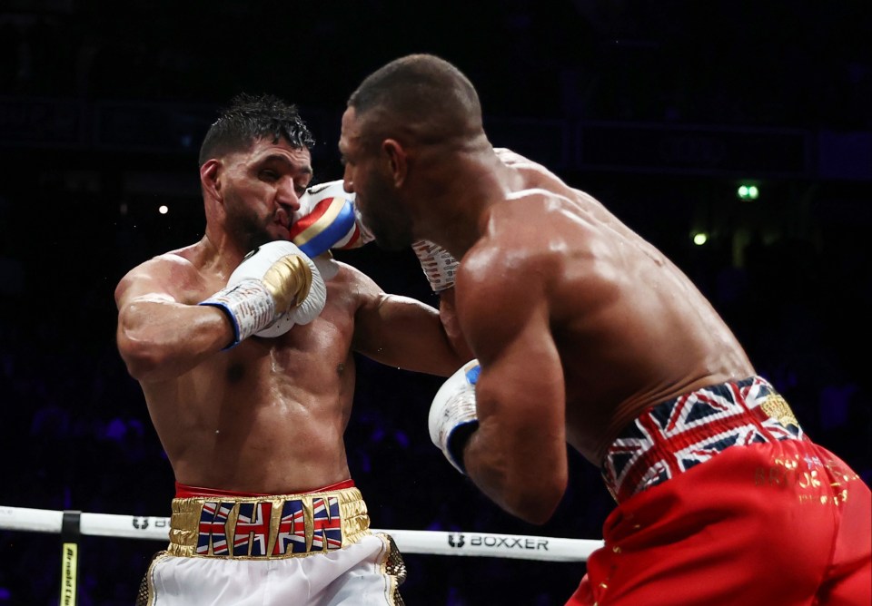 Kell Brook drills Amir Khan with a big straight right hand