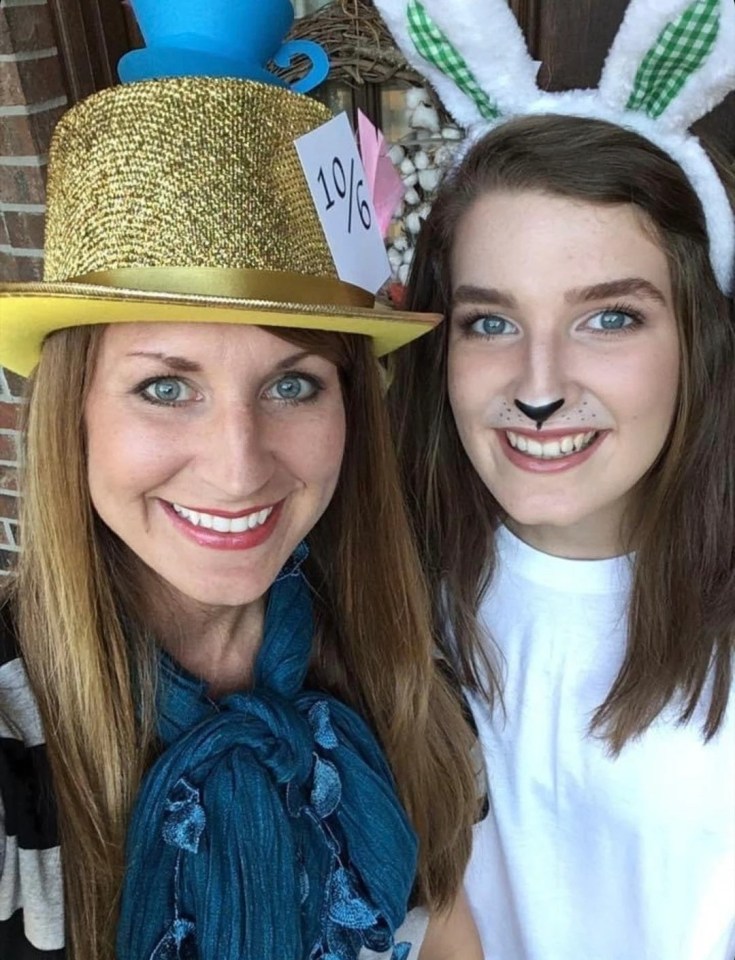 Jennifer said she takes care of her skin and stays out of the sun. Pictured, with daughter Ariana