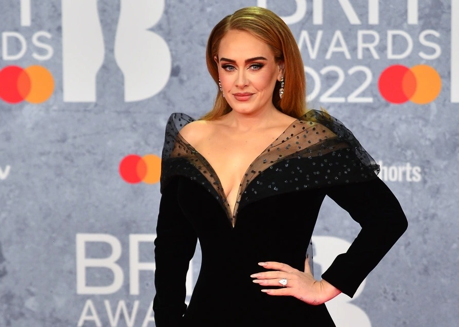 Adele's fans flocked to Twitter to speculate that the star is engaged