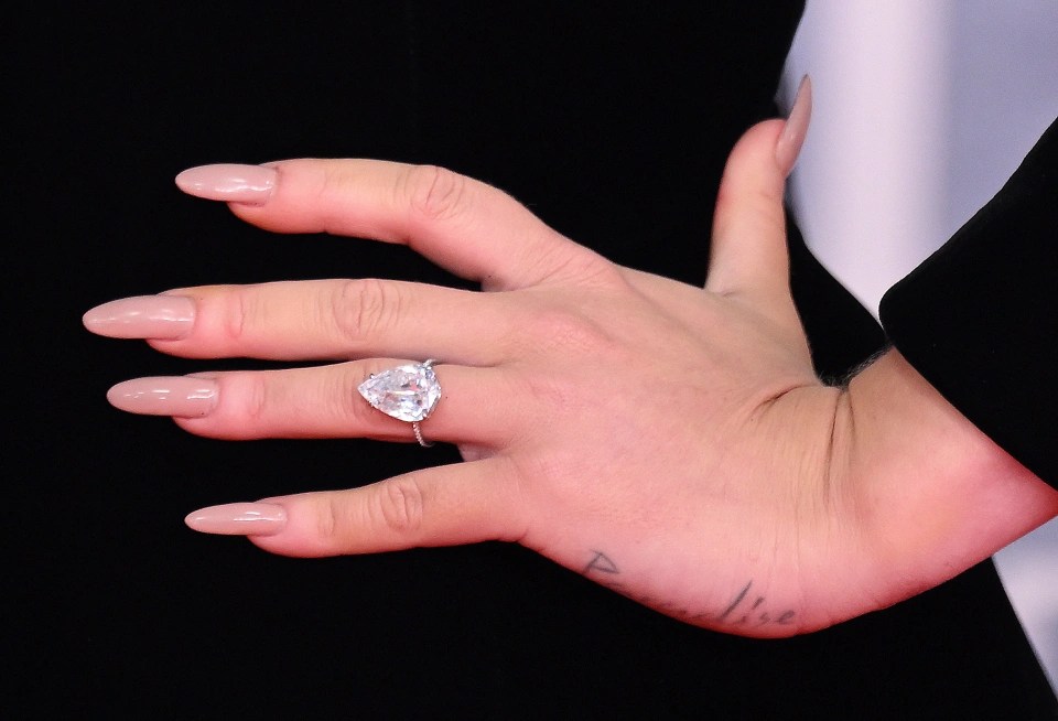 Adele flashed her huge diamond ring