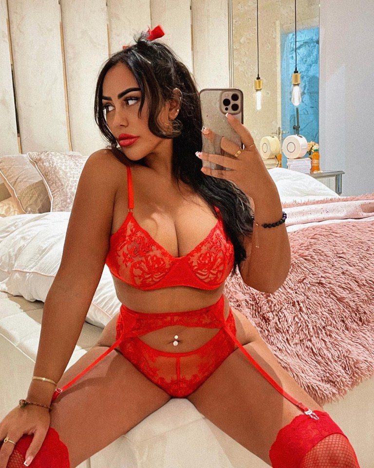 Sophie Kasaei went all out in stockings and suspenders