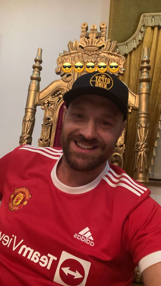 Tyson Fury sat on his throne in a Manchester United shirt