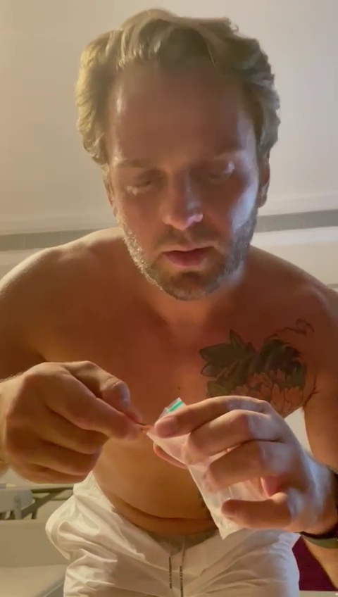 This is the shock moment Ferne McCann’s new boyfriend appears to snort a suspicious white powder in a Dubai hotel room