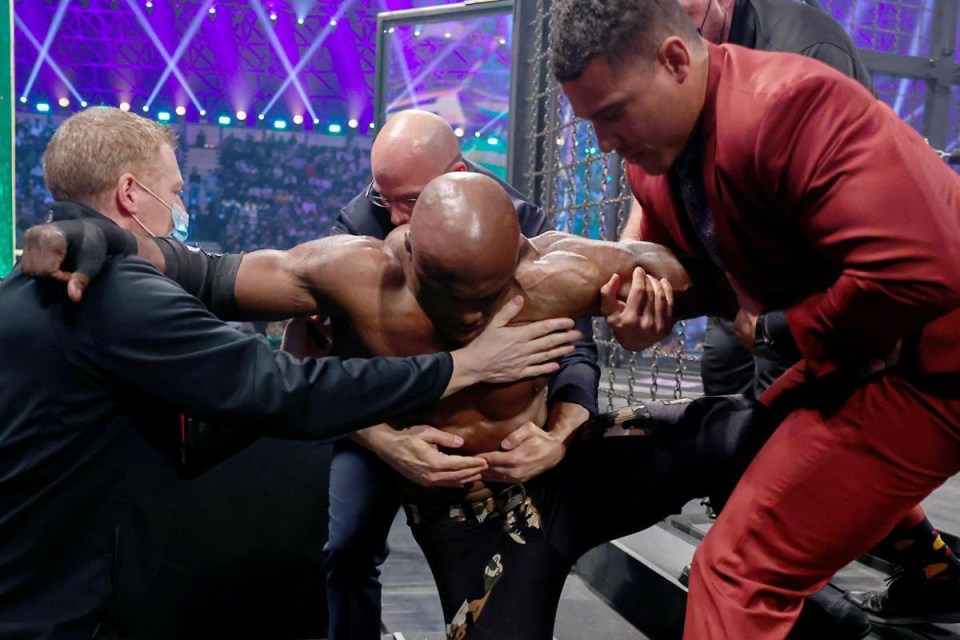 Bobby Lashley is reportedly suffering a with a shoulder injury