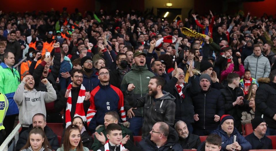 A 60,000-capacity crowd is expected at the Emirates as Arsenal face Man Utd