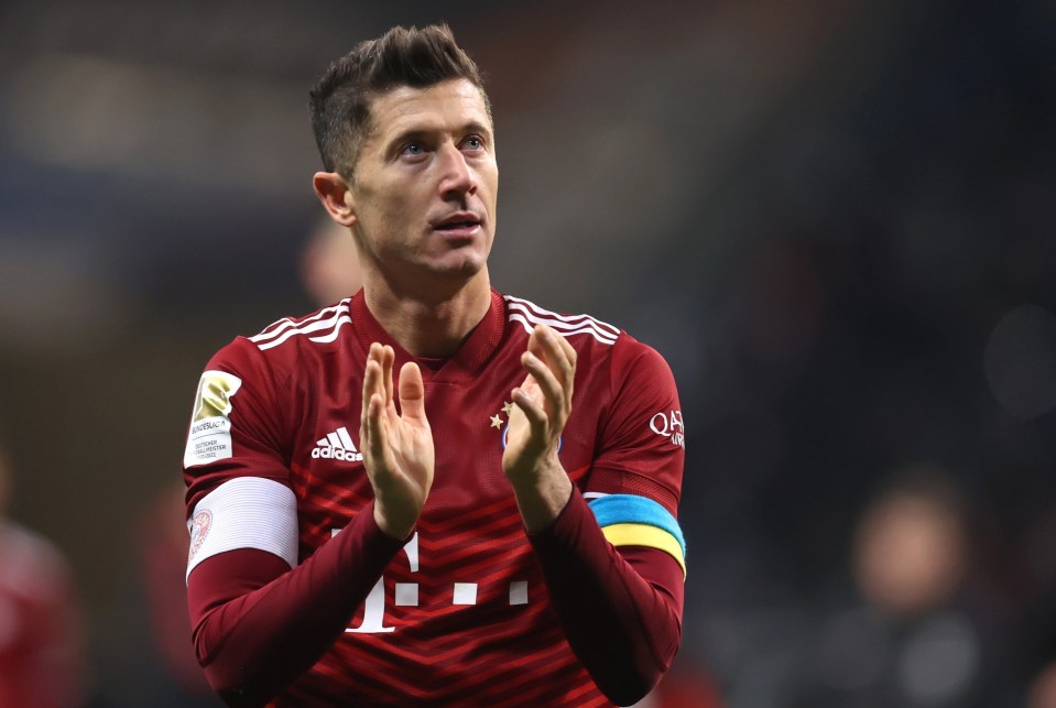 Man Utd have requested to be kept informed of Robert Lewandowski’s future plans