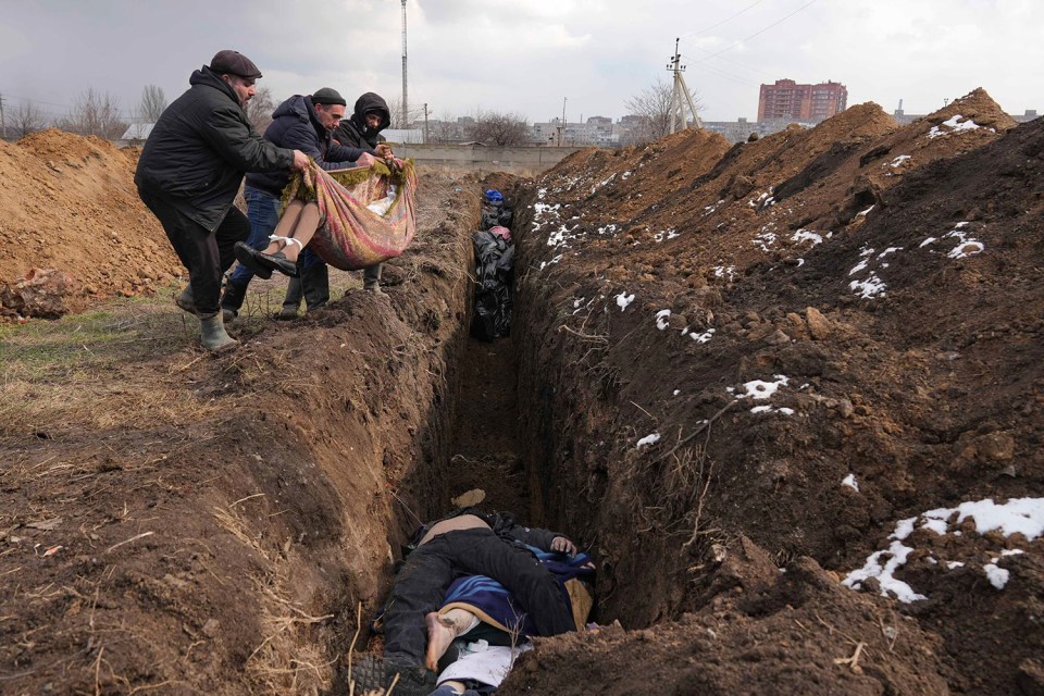 Mass graves for the dead in the Ukrainian city of Mariupol