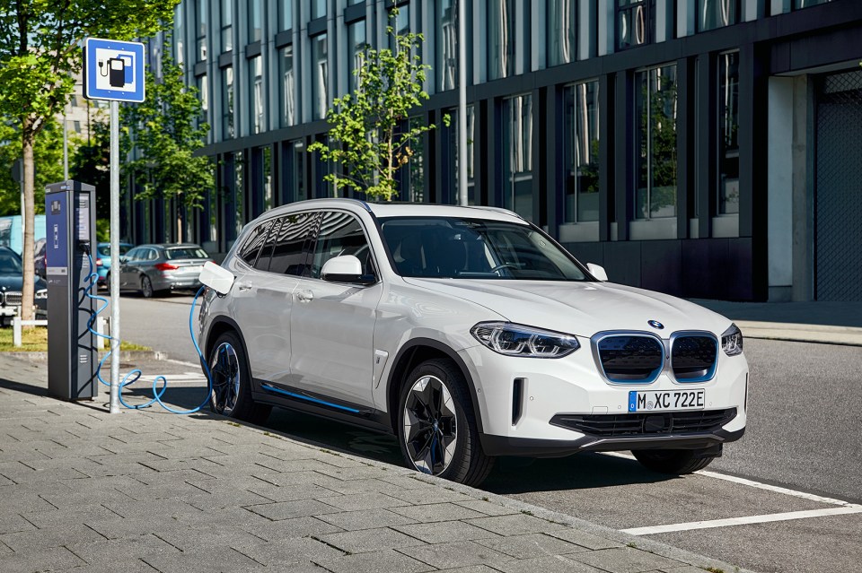 A motorist claims their BMW iX3 runs out of battery in just a few hours