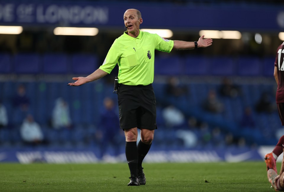 Premier League Mike Dean could retire at the end of the season