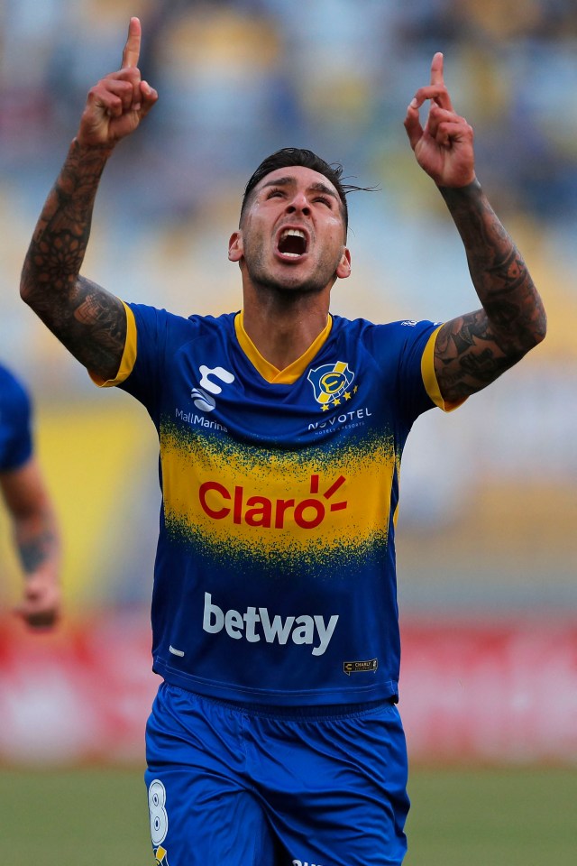 Chile's Everton star Ismael Sosa celebrates scoring against Venezuela's Monaga