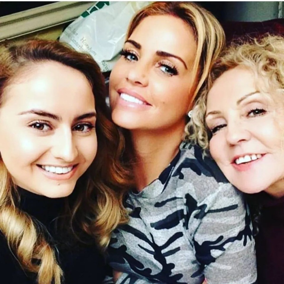 Katie posted a gorgeous shot with her mum and sister