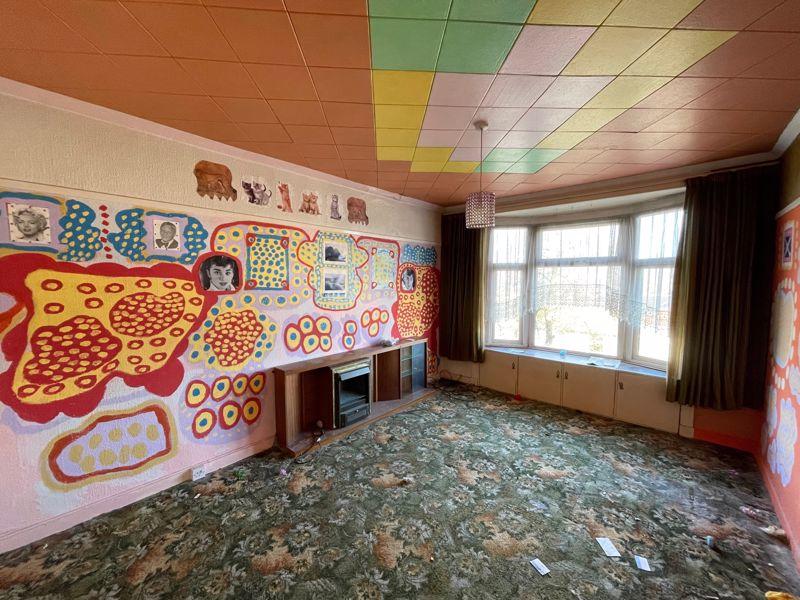 Viewers joked that the decorator was on LSD when painting the cottage