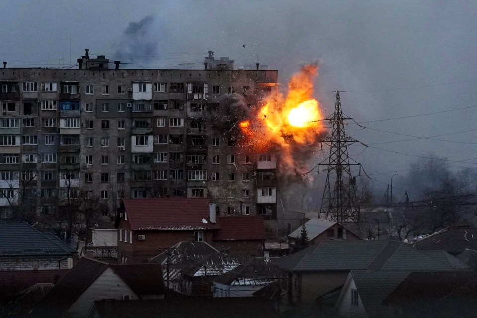 An apartment block was blasted in Mariupol