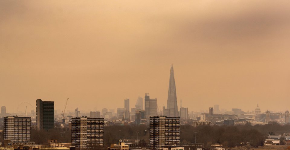 London blanketed in the bizarre orange clouds