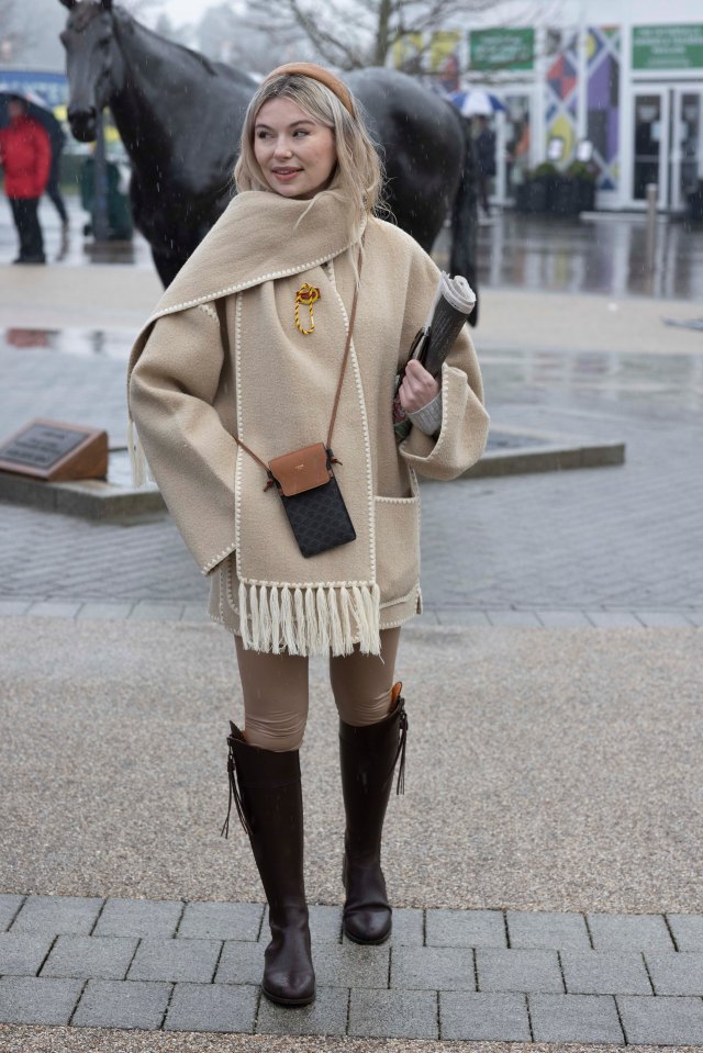 Georgia Toffolo looked beautiful in beige at the prestigious event