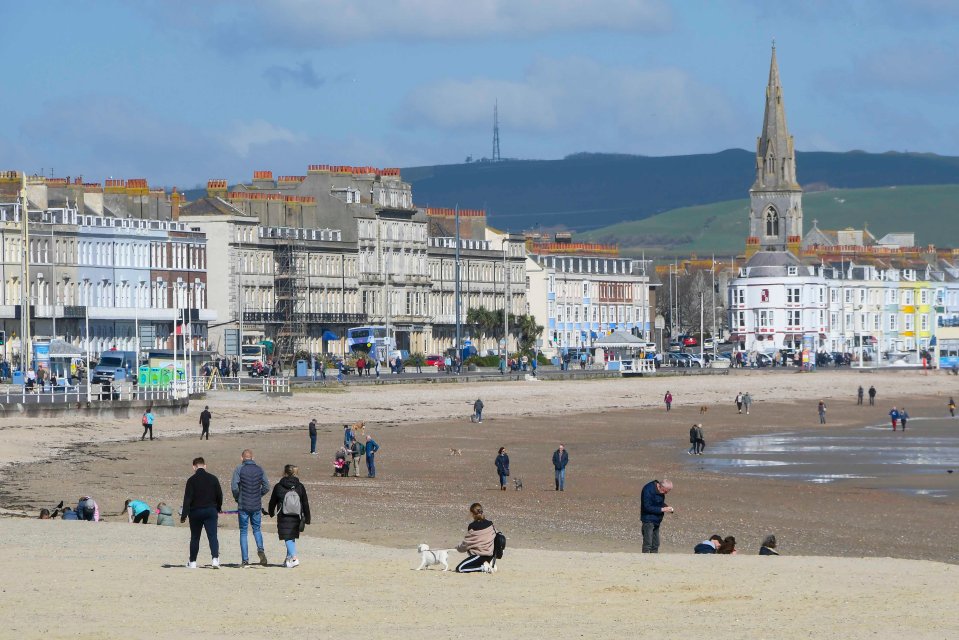 A mini March heatwave will bring warm sunshine galore across the weekend