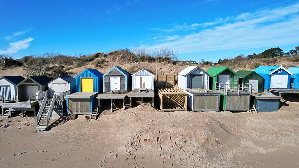 The 10.5ft wide by 13ft long wooden shack sits on Abersoch’s main beach