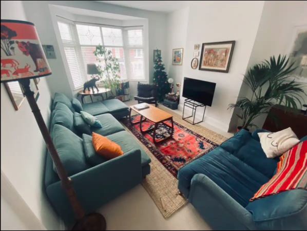 The double-room flat is listed in Brixton, South London