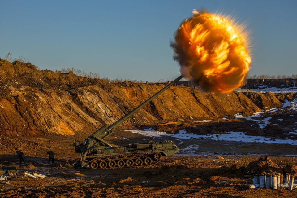 Nuclear capable artillery guns have been spotted besieging a Ukrainian city