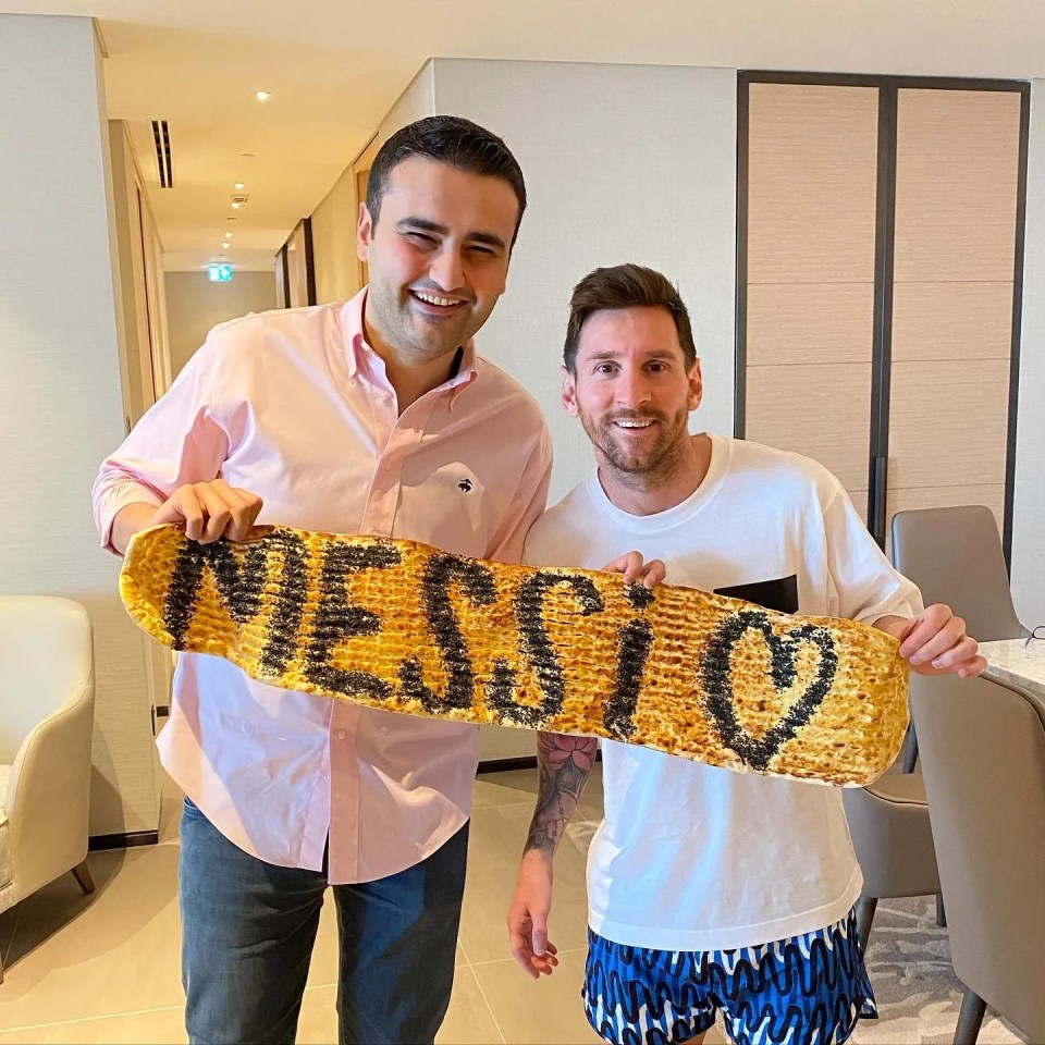 CZN Burak poses with Lionel Messi