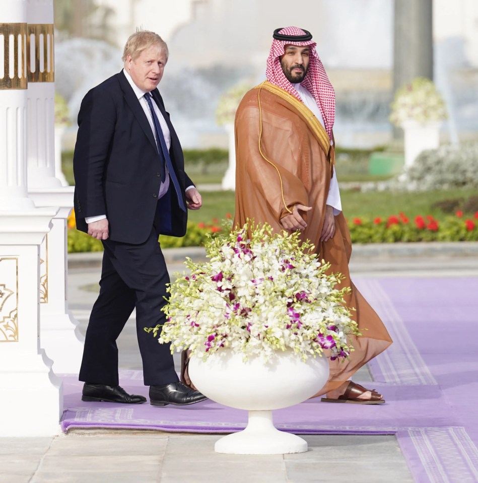 Boris Johnson is welcomed by Mohammed bin Salman in Saudi Arabia