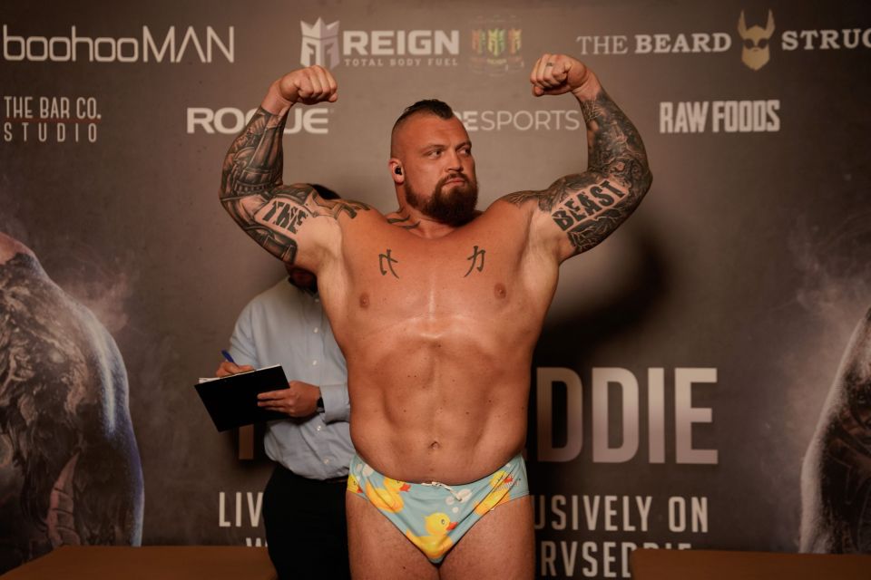 Eddie Hall weighs in to fight Hafthor Bjornsson