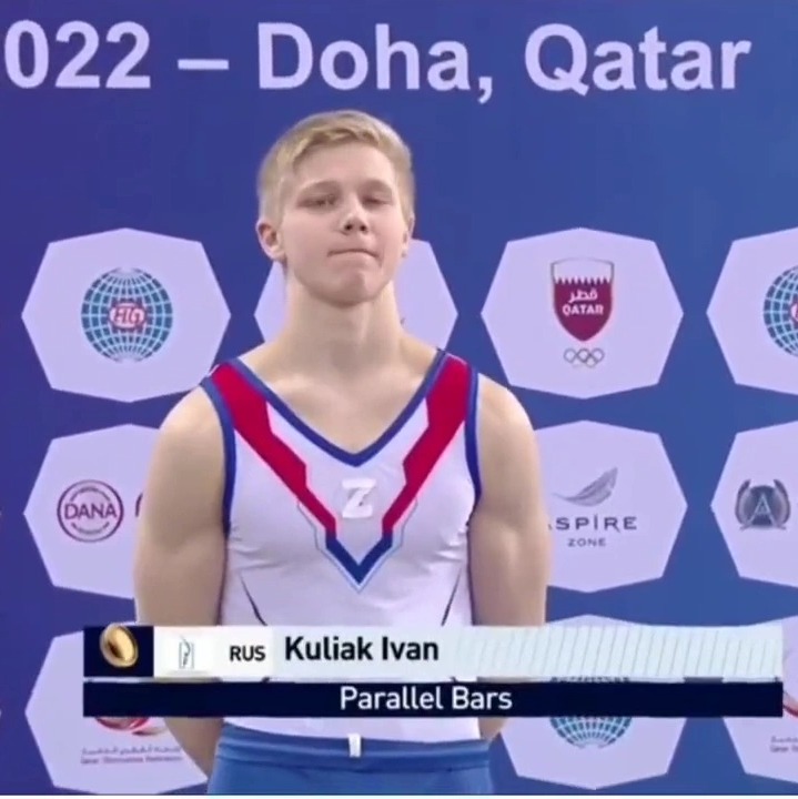 Kuliak claimed the bronze medal and wore a 'Z' war symbol next to Ukrainian winner Illia Kovtun