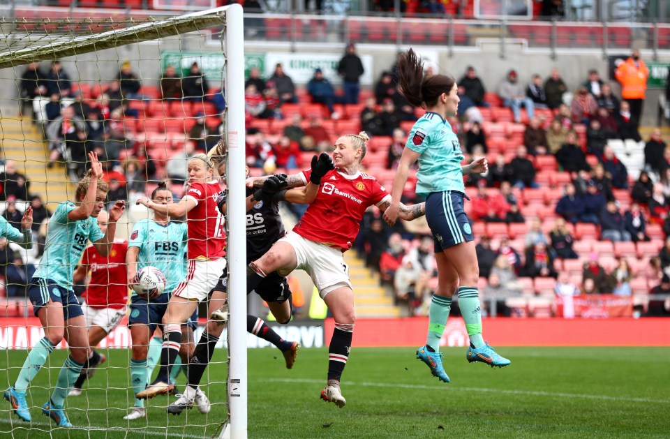 The ball somehow evaded everyone on the goal-line and went in directly from Zelem’s boot