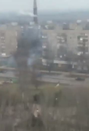 Video captures a gun battle in the city of Mariupol