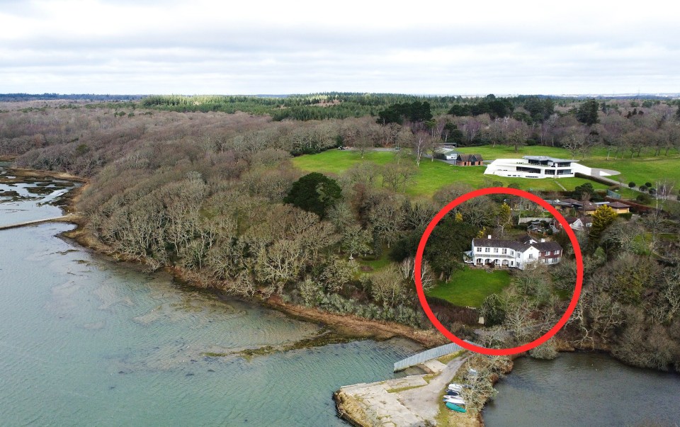 A planning inspector has thrown out an appeal from a millionaire couple who hoped to build an ultra-bright mansion on a stretch of Beaulieu River