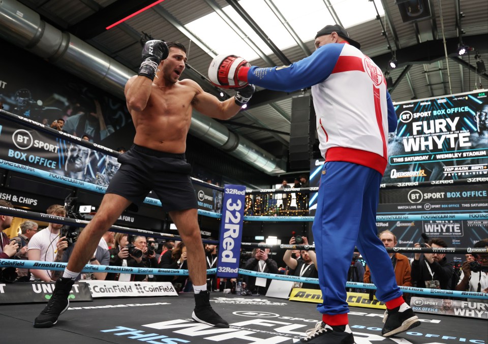 Tommy Fury prepares with dad John