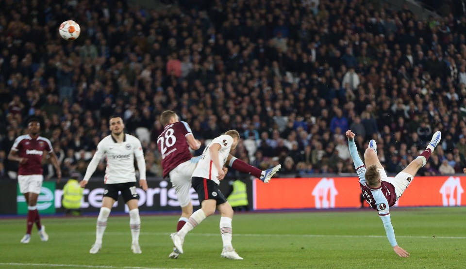 West Ham's Jarrod Bowen thundered this incredible overhead effort off the bar in stoppage time