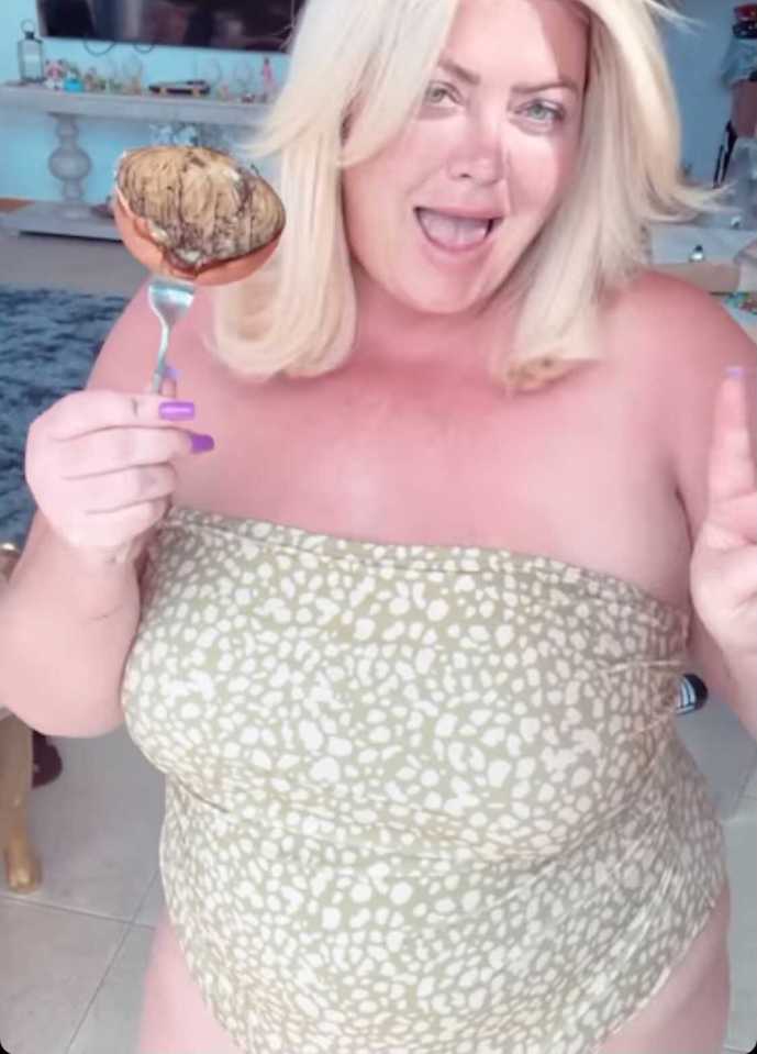 Gemma Collins looked amazing in a green and white swimsuit at home