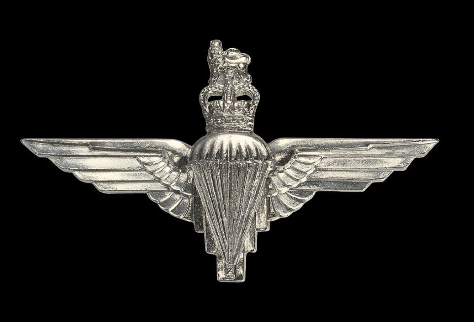 The Paras cap badge