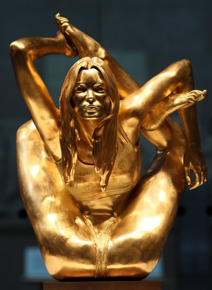 A golden statue of Kate was commissioned in 2008