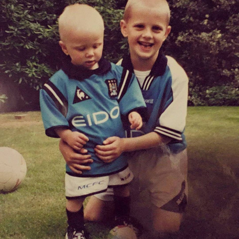 Haaland, to the left of brother Astor, wore Man City kits because of his dad